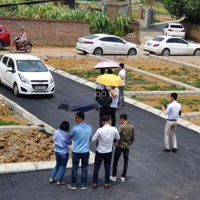 Nhà đầu tư bất động sản “nín thở” chờ dịch