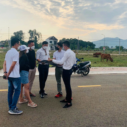 Nhà đầu tư đi xem đất nhiều hơn mua
