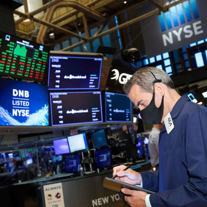 Nhà đầu tư đua nhau 'bắt đáy', cổ phiếu công nghệ đồng loạt hồi phục, Dow Jones tăng hơn 400 điểm