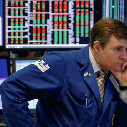 Nhà đầu tư thất vọng khi Quốc hội Mỹ chưa thông qua gói kích thích kinh tế lớn, Dow Jones đóng cửa ở mức thấp nhất trong gần 4 năm