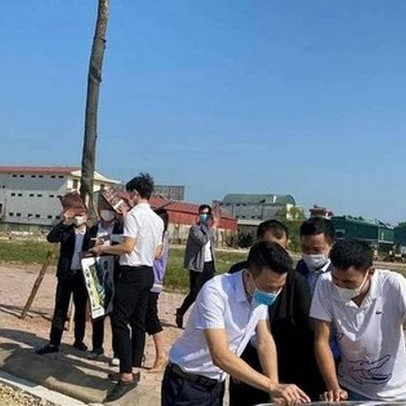 Nhà đầu tư vẫn đang nghe ngóng diễn biến thị trường bất động sản