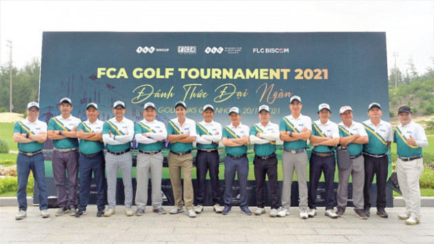 Nhà vô địch FCA Golf Tournament 2021 nhận vàng nguyên khối 9999 - Ảnh 1.