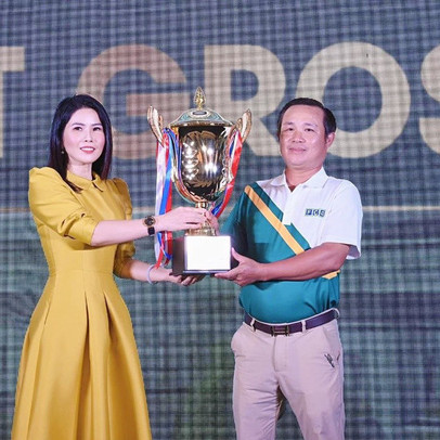 Nhà vô địch FCA Golf Tournament 2021 nhận vàng nguyên khối 9999