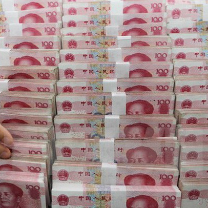 Nhân dân tệ lao dốc sau khi Trung Quốc điều chỉnh tỷ giá mạnh nhất 2 năm