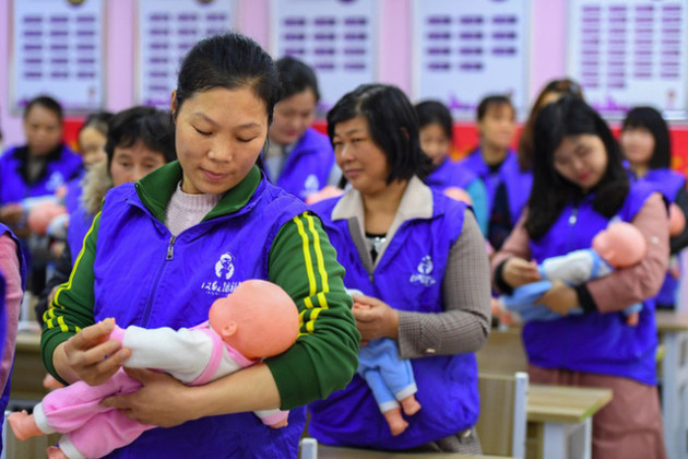 Nhận ra sai lầm chí mạng, Trung Quốc cho phép các gia đình sinh bao nhiêu con cũng được - Ảnh 2.