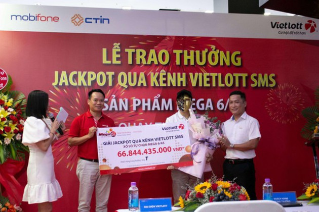 Nhân viên văn phòng trúng giải Vietlott 66,8 tỉ đồng