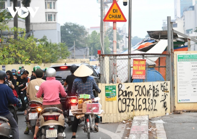 Nhiều lô cốt của dự án đường sắt Nhổn - ga Hà Nội đắp chiếu - Ảnh 19.