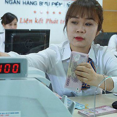 Nhiều ngân hàng giảm lãi suất huy động kỳ hạn ngắn