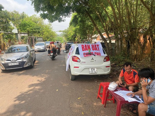 Nhìn lại cơn sốt đất: Hiệu ứng đám đông và tư duy được ăn cả, ngã... bỏ cọc - Ảnh 2.