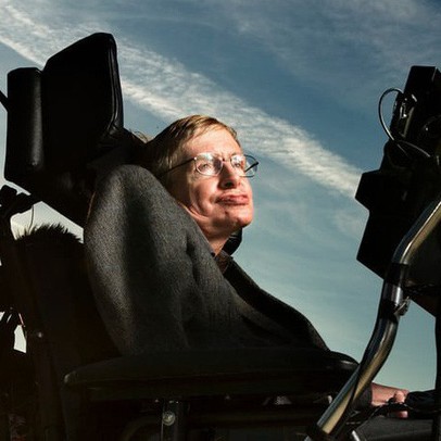 Nhìn lại cuộc đời kỳ diệu của Stephen Hawking, người ngồi xe lăn truyền cảm hứng cho cả thế giới