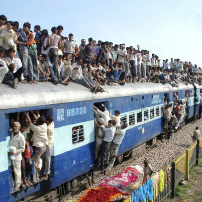 Nhóm ngân hàng “dậy sóng”, VN-Index bứt phá gần 7 điểm trong phiên đầu tuần