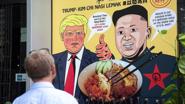 Những cách kiếm tiền độc đáo ăn theo hội nghị Trump - Kim của người Singapore - Ảnh 3.