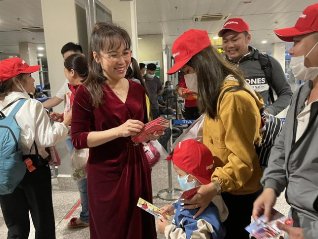 Những chuyến bay yêu thương Vietjet đưa người lao động về quê đón Tết - Ảnh 6.
