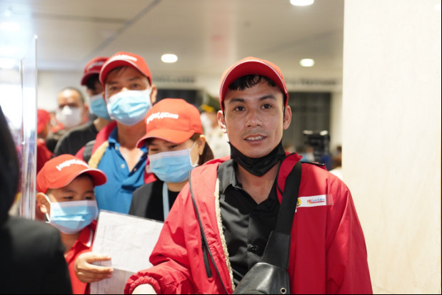 Những chuyến bay yêu thương Vietjet đưa người lao động về quê đón Tết - Ảnh 9.