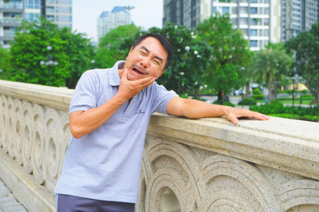 Những dấu hiệu nào báo trước cơn đột quỵ sau 50 tuổi cần lưu ý? - Ảnh 1.