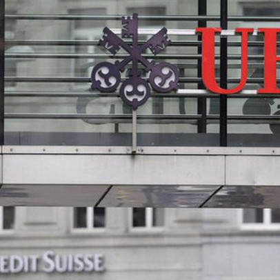 Những điều cần biết về thương vụ lịch sử UBS mua Credit Suisse: Hơn 17 tỷ USD trái phiếu trở nên vô giá trị, ngân hàng mới quản lý 5.000 tỷ USD tài sản