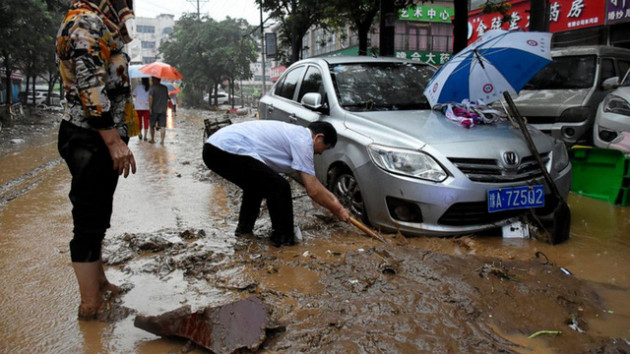 Những hình ảnh đáng quên sau lũ lụt kinh khủng ở Trung Quốc