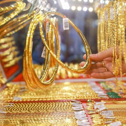 Nới rộng khoảng cách giá vàng SJC và thế giới