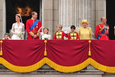 Nữ hoàng Anh Elizabeth II vừa tạ thế ở tuổi 96: Nhìn lại cuộc đời lừng lẫy của bà qua ảnh - Ảnh 29.