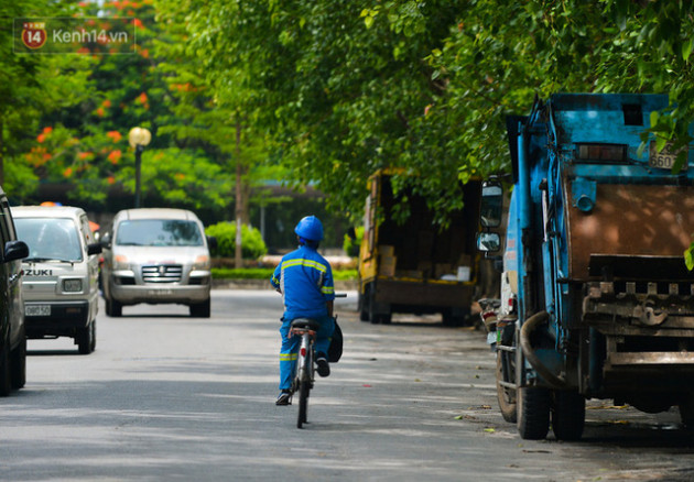 Nước mắt những công nhân thu gom rác bị nợ lương ở Hà Nội: Con nhỏ nghỉ học vì xấu hổ, người bị cụt chân mò mẫm trong rác - Ảnh 5.