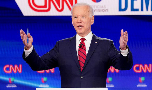 Ông Biden dẫn trước ông Trump 9 điểm tại 6 bang chiến trường - Ảnh 1.