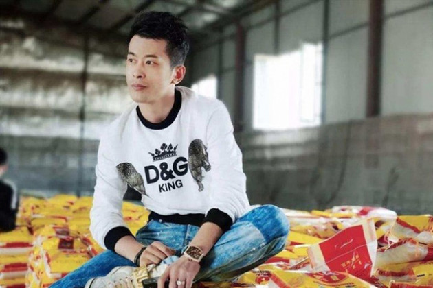 Ông hoàng livestream Trung Quốc xác lập kỉ lục: Bán hàng trong 12 tiếng doanh thu nhiều hơn trung tâm thương mại bán 1 năm - Ảnh 2.