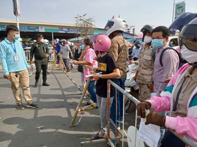 Ông Hun Sen phát lệnh nóng, Phnom Penh phong tỏa trong đêm: Đoàn xe ùn ùn đòi vào thành phố - Ảnh 3.