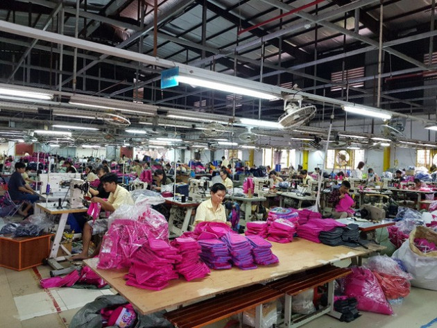 Ông Kiên chống gù”: Vị bác sĩ nhi khoa làm cặp siêu nhẹ - chống gù cho học sinh thành ông chủ công ty túi xách doanh thu hơn 300 tỷ đồng - Ảnh 1. Ông Kiên chống gù”: Vị bác sĩ nhi khoa làm cặp siêu nhẹ - chống gù cho học sinh thành ông chủ công ty túi xách doanh thu hơn 300 tỷ đồng - Ảnh 1.