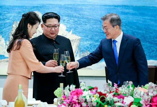 Ông Kim Jong-un tiết lộ điều kiện từ bỏ vũ khí hạt nhân - Ảnh 1.