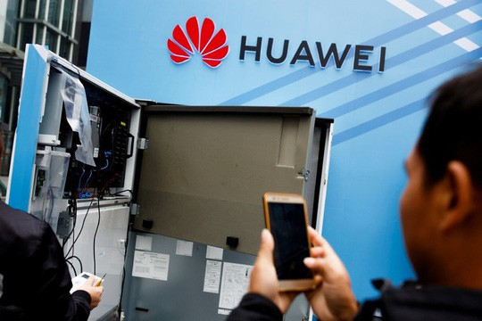  Ông Trump mở lời về khả năng tha Huawei - Ảnh 1.