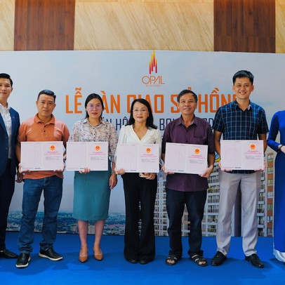 Opal Boulevard bàn giao sổ hồng đợt đầu cho cư dân