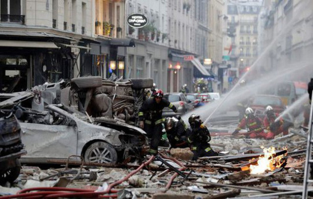 Paris: Cảnh tượng hoang tàn sau vụ nổ lớn ở trung tâm thủ đô, nhiều người bị thương - Ảnh 3.