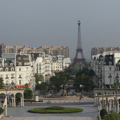 “Paris phiên bản lỗi” bỏ hoang của Trung Quốc: Từ tham vọng về thành phố hoa lệ giữa lòng châu Á tới cảnh ngán ngẩm hiện tại