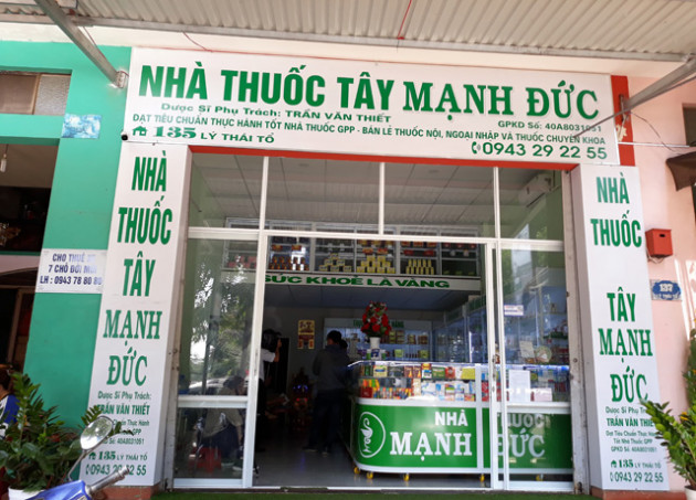 Phát hiện nhà thuốc găm gần 2.000 khẩu trang y tế dù báo hết hàng - Ảnh 1.