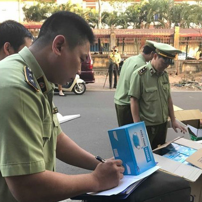 Phát hiện vận chuyển 50.000 chiếc khẩu trang không có hóa đơn, chứng từ