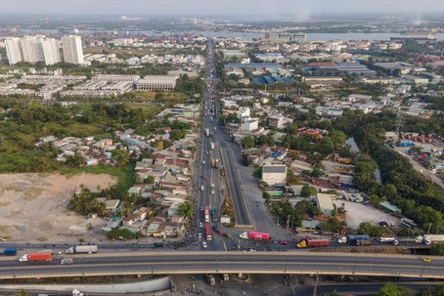 Phát triển kinh tế vùng Đông Nam Bộ: Gỡ nút thắt hạ tầng giao thông