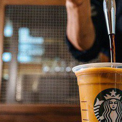 Phép màu nào đưa Starbucks từ một cửa hàng rang cafe thành chuỗi thương hiệu trị giá trăm tỉ đô?