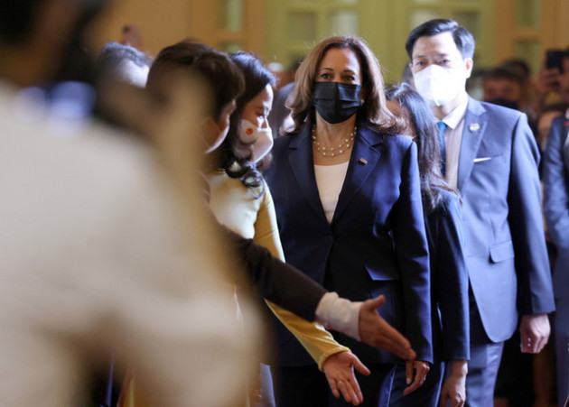 Phó Chủ tịch nước Võ Thị Ánh Xuân đón Phó Tổng thống Mỹ Kamala Harris