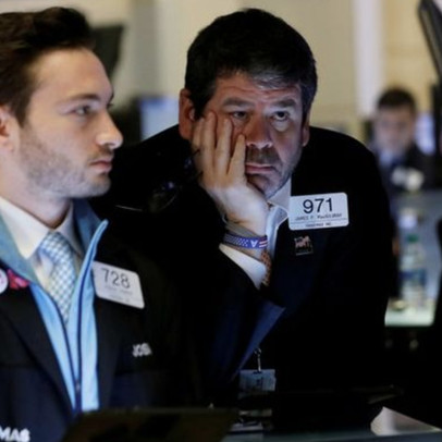 Phố Wall chìm sâu trong biển lửa, Dow Jones lần đầu tiên đóng cửa dưới 20.000 để kể từ năm 2017, thị trường lại bị 'ngắt điện' khi giảm quá sâu