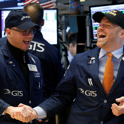 Phố Wall diễn biến trái chiều, cổ phiếu công nghệ tăng điểm mạnh đưa Nasdaq chạm mức cao kỷ lục