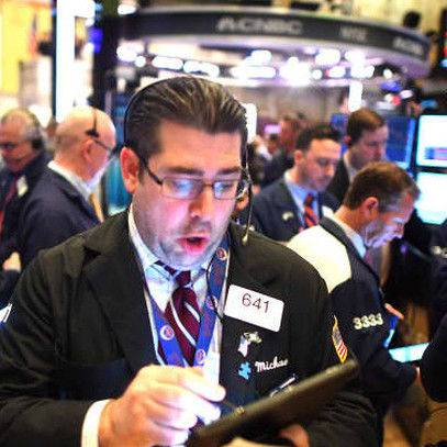 Phố Wall hồi phục sau phiên bán tháo, Dow Jones tăng hơn 150 điểm nhờ số liệu kinh tế khả quan