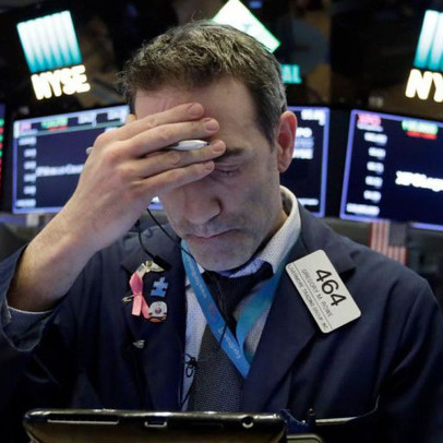 Phố Wall hồi phục sau phiên bán tháo, Dow Jones tăng hơn 400 điểm nhưng vẫn ghi nhận tuần tồi tệ nhất kể từ tháng 3