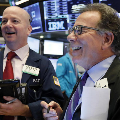 Phố Wall hy vọng Fed hạ lãi suất, Dow Jones tiếp tục tăng hơn 200 điểm