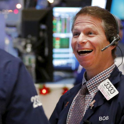 Phố Wall kỳ vọng Fed sẽ hạ lãi suất trong tháng này, S&P 500 và Dow Jones tiếp tục lập đỉnh