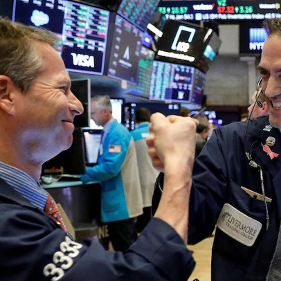 Phố Wall tăng điểm 5 phiên liên tiếp, Nasdaq lần đầu tiên đóng cửa trên mốc 11.000 điểm