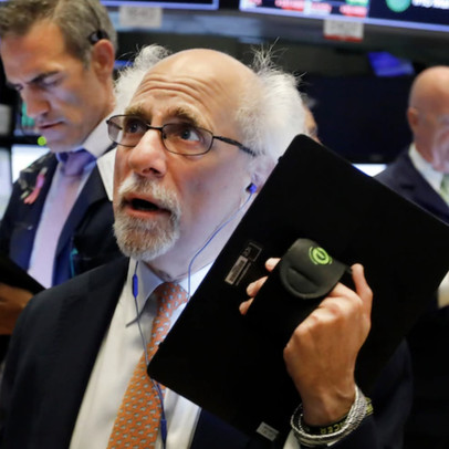 Phố Wall tiếp tục 'rơi tự do' bất chấp động thái tích cực từ chính phủ, Dow Jones rớt hơn 1.000 điểm ngay khi vào phiên