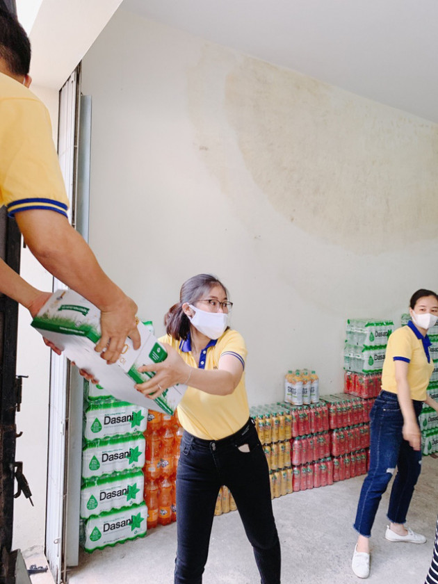 PNJ ủng hộ 2 tỷ đồng kinh phí mua vaccine phòng chống dịch Covid-19 - Ảnh 4. PNJ ủng hộ 2 tỷ đồng kinh phí mua vaccine phòng chống dịch Covid-19 - Ảnh 4.