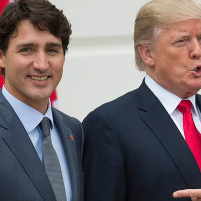 Quan hệ Mỹ - Canada căng thẳng vì thuế thép và nhôm, ông Trump lấy chuyện Nhà Trắng bị đốt ra tranh luận