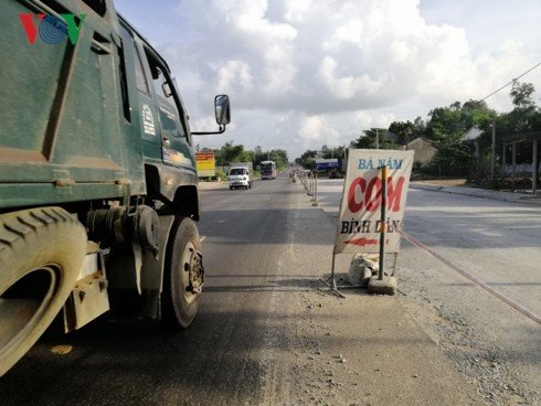 Quảng Ngãi: 3 năm, 6 lần gia hạn vẫn chưa xong 18 km đường