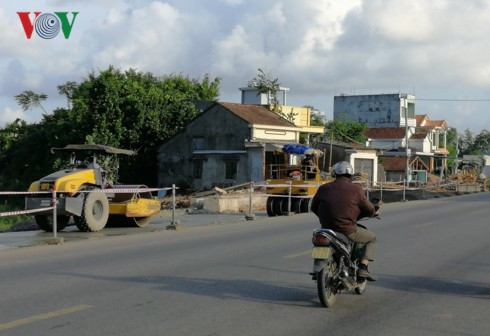 Quảng Ngãi: 3 năm, 6 lần gia hạn vẫn chưa xong 18 km đường - Ảnh 2.